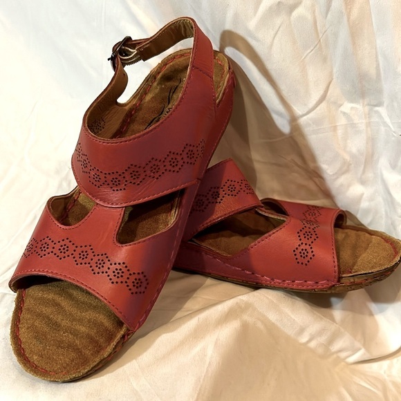 Comfort Wave Sloane Red Leather Mary Jane Sandals with Straps and Buckles W 6.5 - Picture 3 of 8